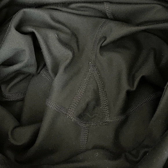 gapfit maternity Black High Rise Crop Legging XS sporty Athleisure Goth Outdoor - Picture 5 of 8